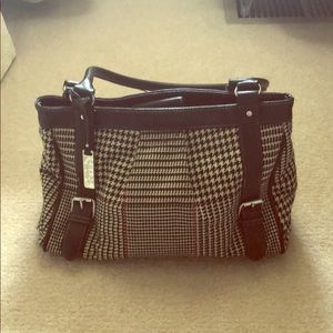 Chaps houndstooth purse